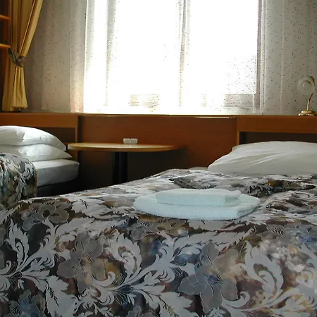 Hotel Ea Sen Depandance Senohraby
